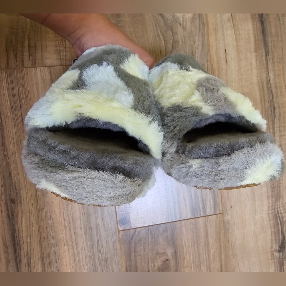 UGG Fluff Yeah Camopop Slide, size US 9 - Picture 6 of 9